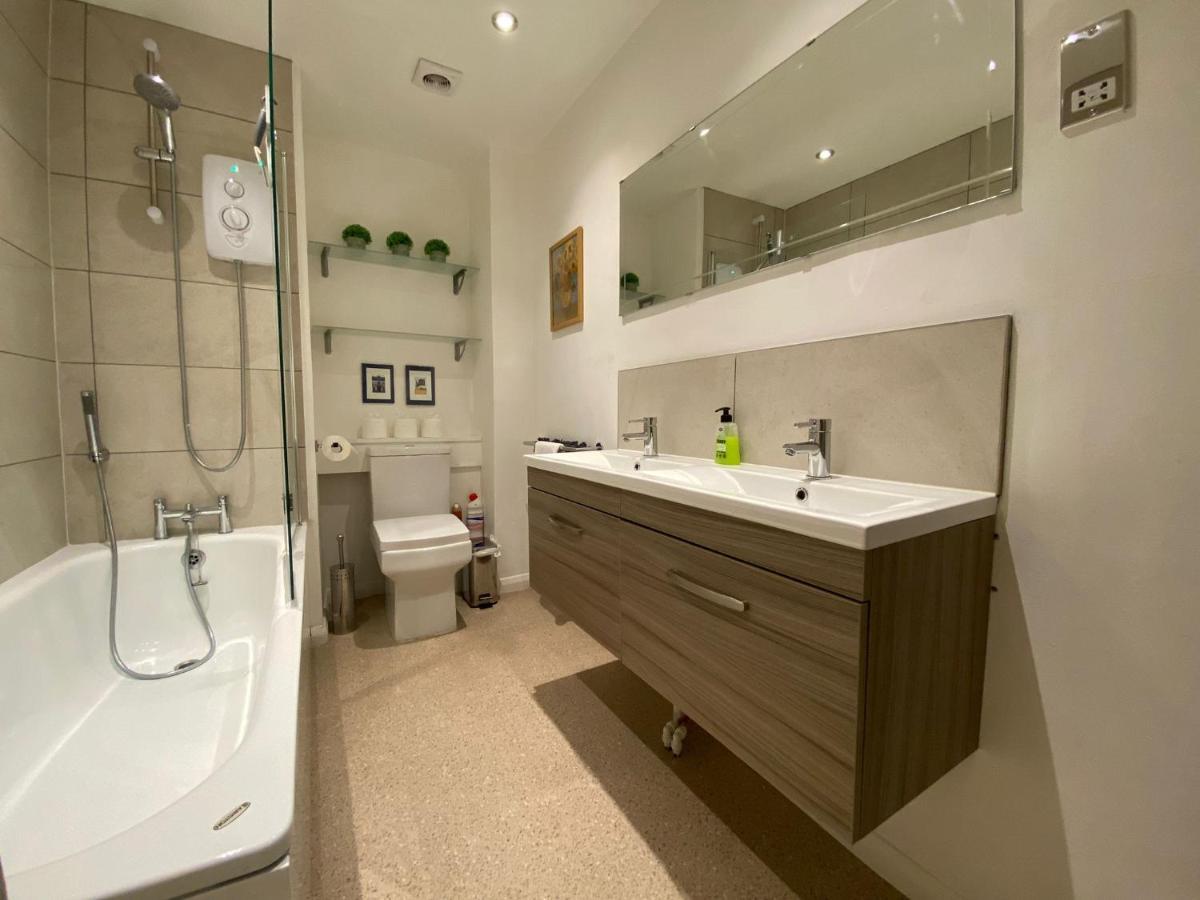 Grosvenor Pad - Lovely 2-Bed Flat - Free On Street Parking Μπαθ Εξωτερικό φωτογραφία