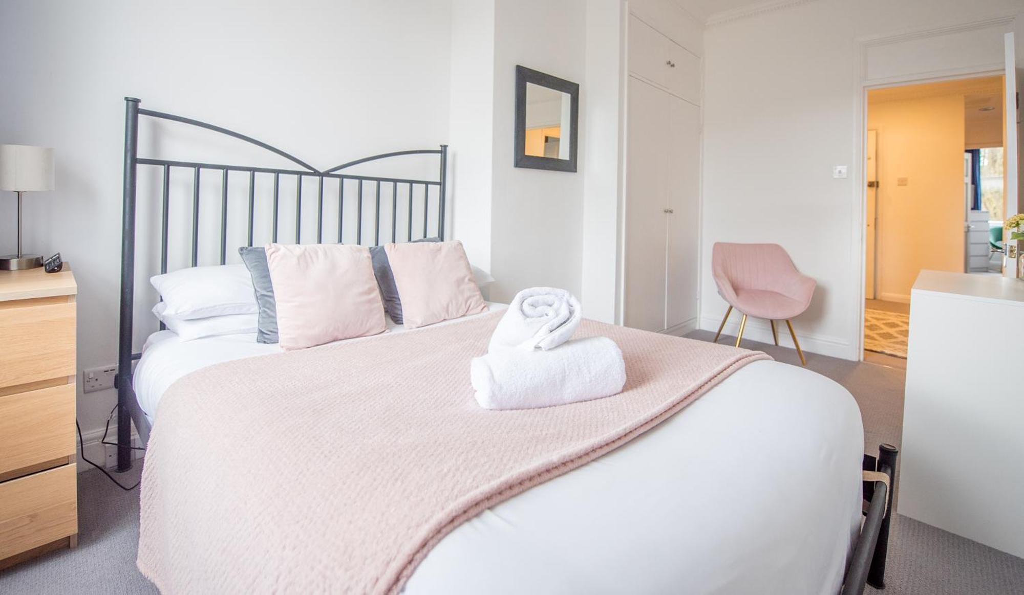 Grosvenor Pad - Lovely 2-Bed Flat - Free On Street Parking Μπαθ Εξωτερικό φωτογραφία